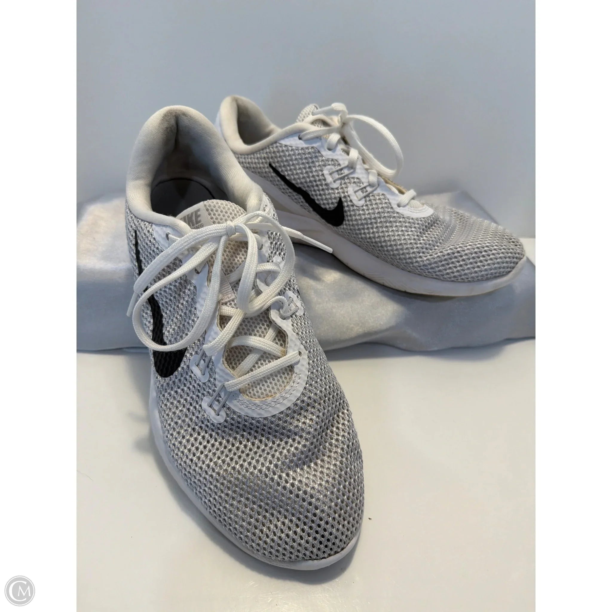 Shoes Athletic By Nike In White, Size: 9