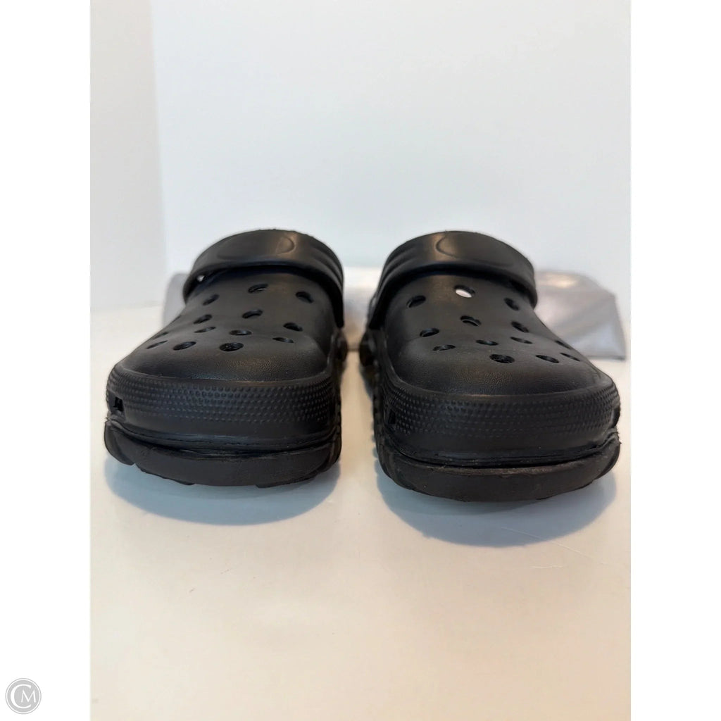 Sandals Flats By Crocs In Black, Size: 8