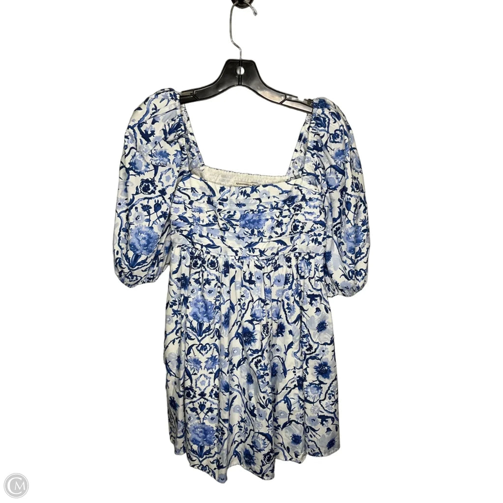 Dress Casual Short By Abercrombie And Fitch In Blue & White, Size: M