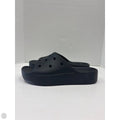 Sandals Flats By Crocs In Black, Size: 8