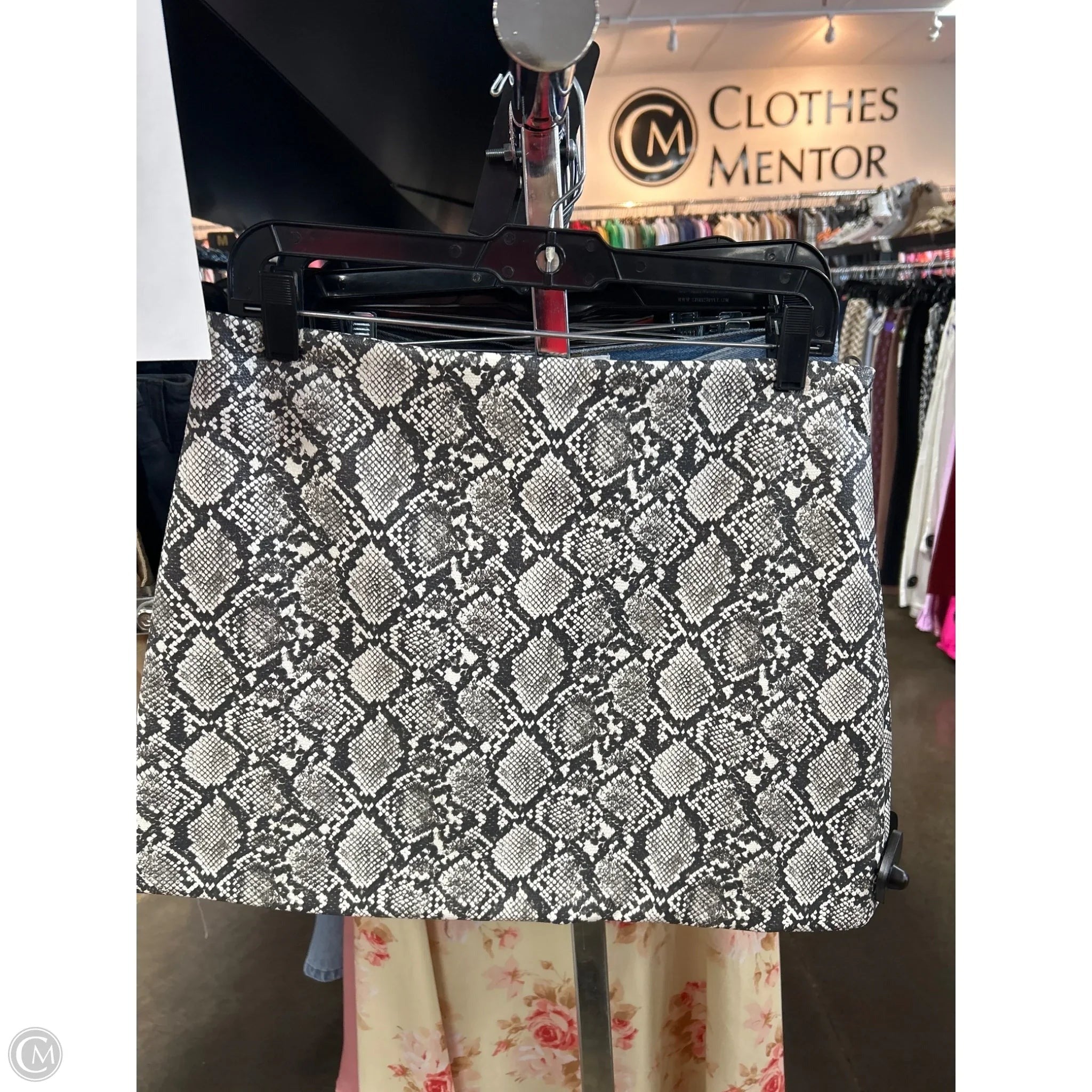 Skirt Mini & Short By H&m In Snakeskin Print, Size: 10