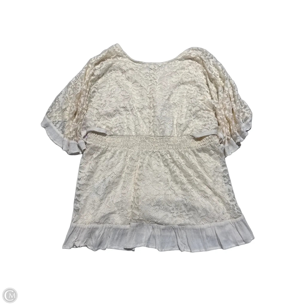 Top Short Sleeve By Torrid In Cream, Size: 3x
