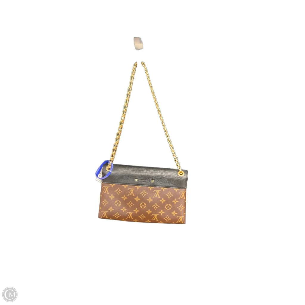 Handbag Luxury Designer By Louis Vuitton, Size: Medium