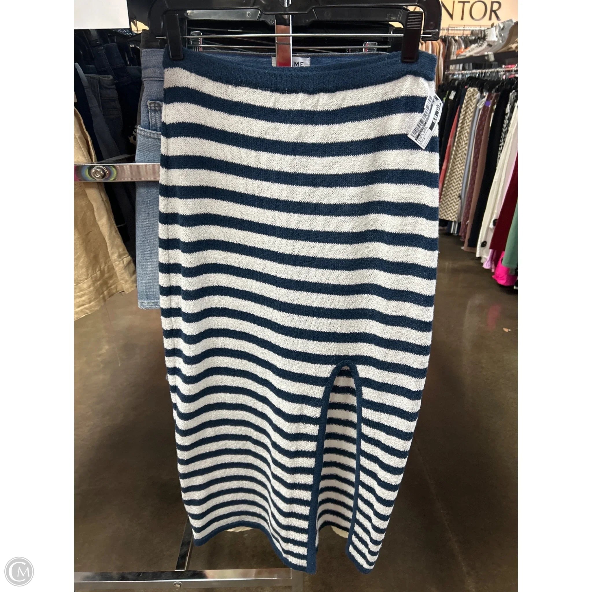 Skirt Midi By Clothes Mentor In Blue & White, Size: S