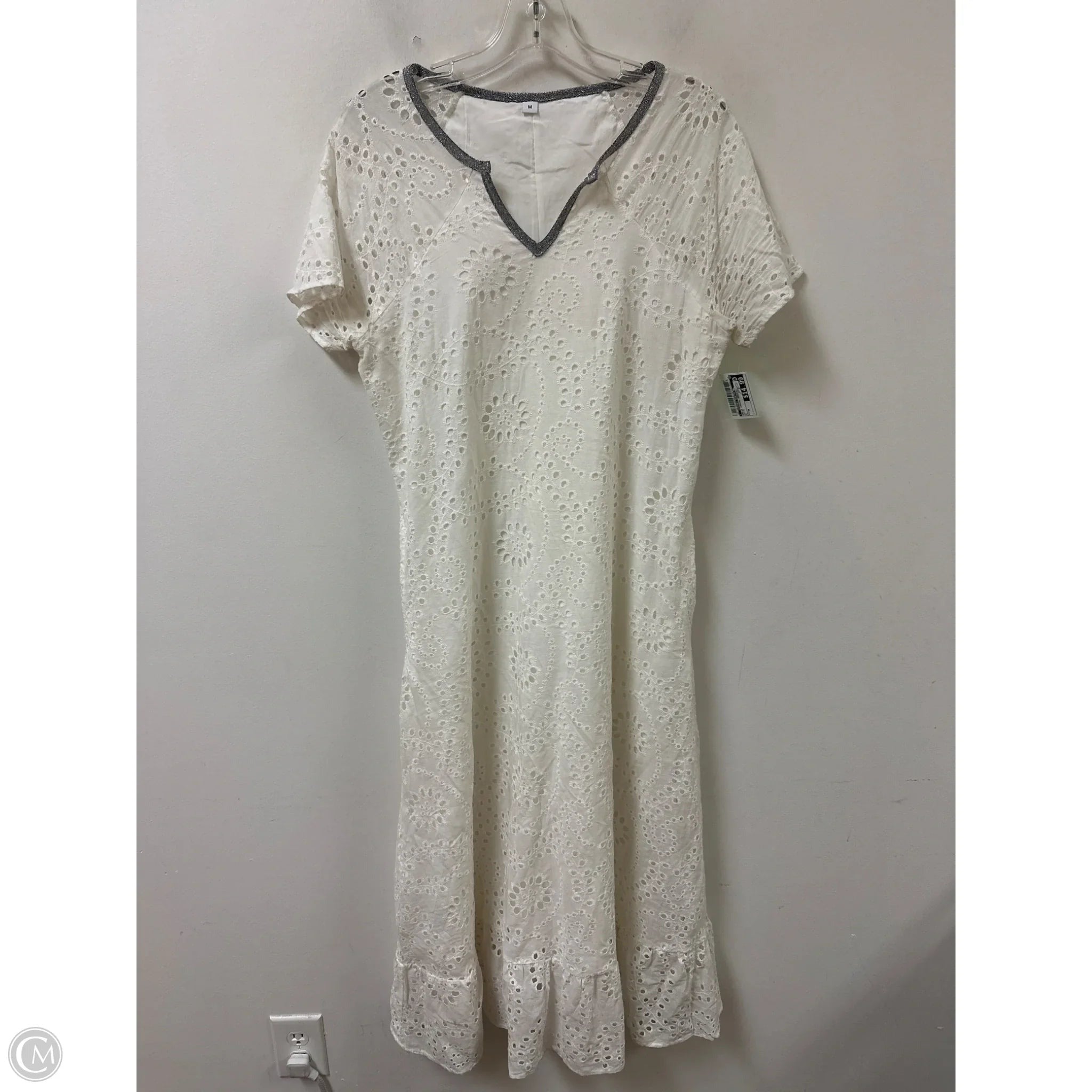 Dress Casual Maxi By Clothes Mentor In White, Size: M