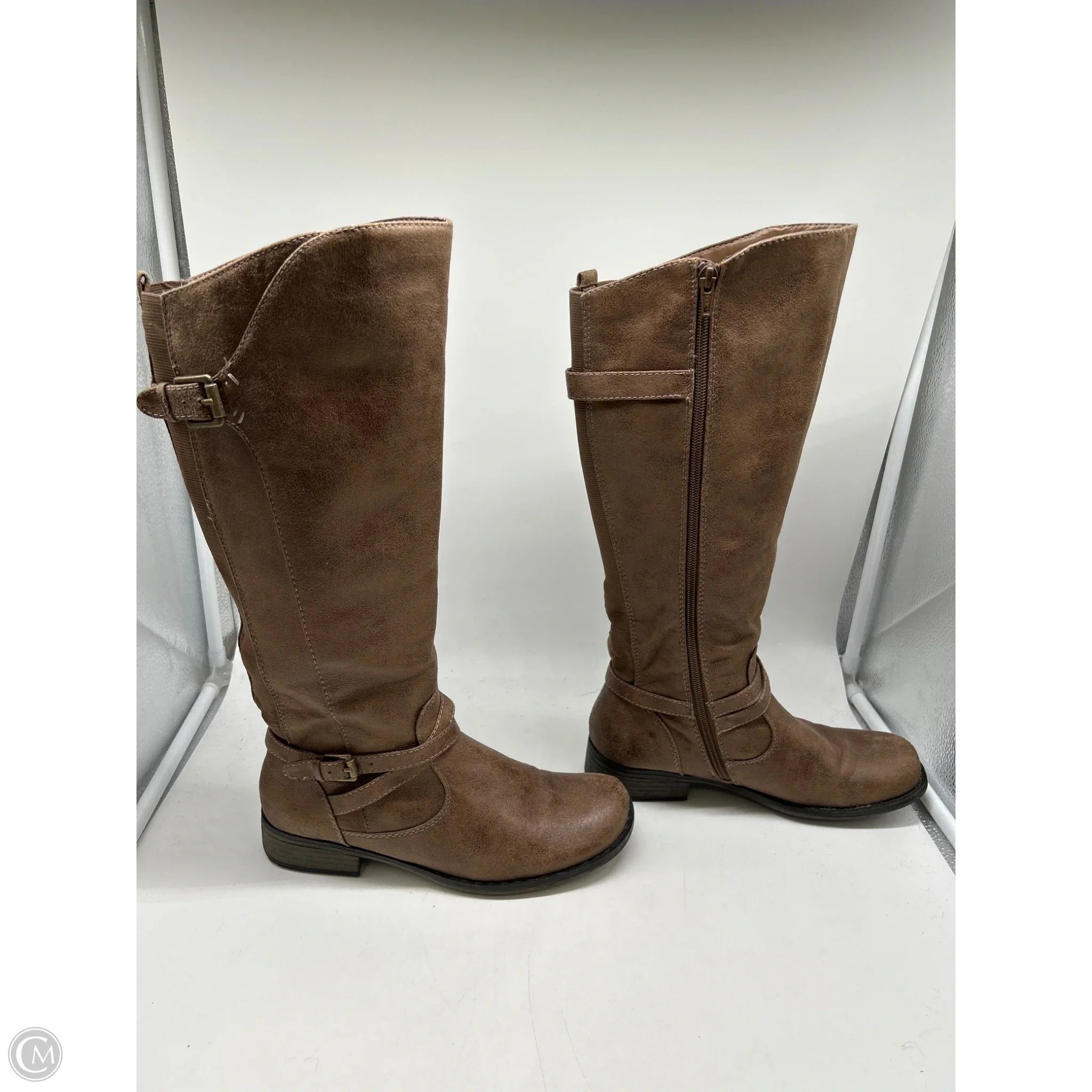 Boots Knee Flats By Bare Traps In Brown, Size: 9