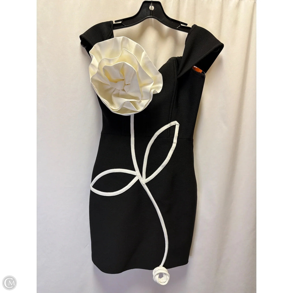 Dress Casual Short By Clothes Mentor In Black & White, Size: M