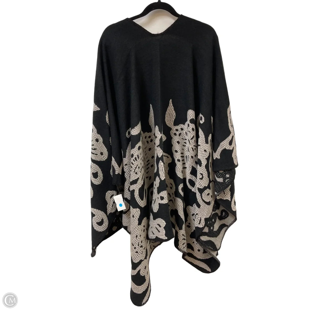 Shawl By Clothes Mentor In Black & White, Size: Osfm