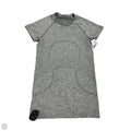 Athletic Top Short Sleeve By Lululemon In Grey, Size: Xs