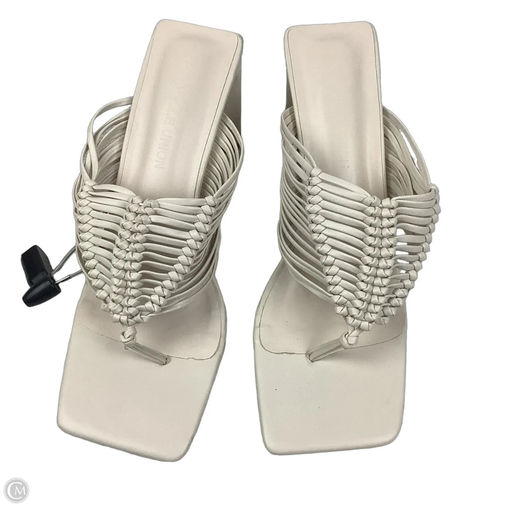 Sandals Heels Block By Clothes Mentor In Cream, Size: 9