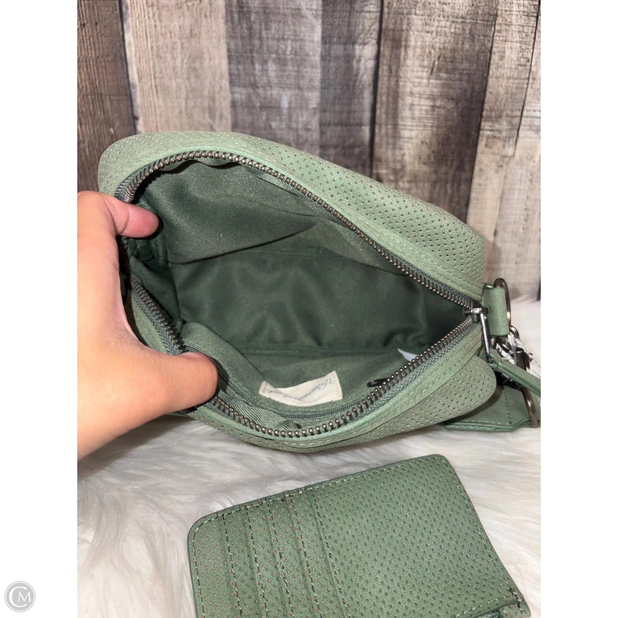 Crossbody By Universal Thread, Size: Medium