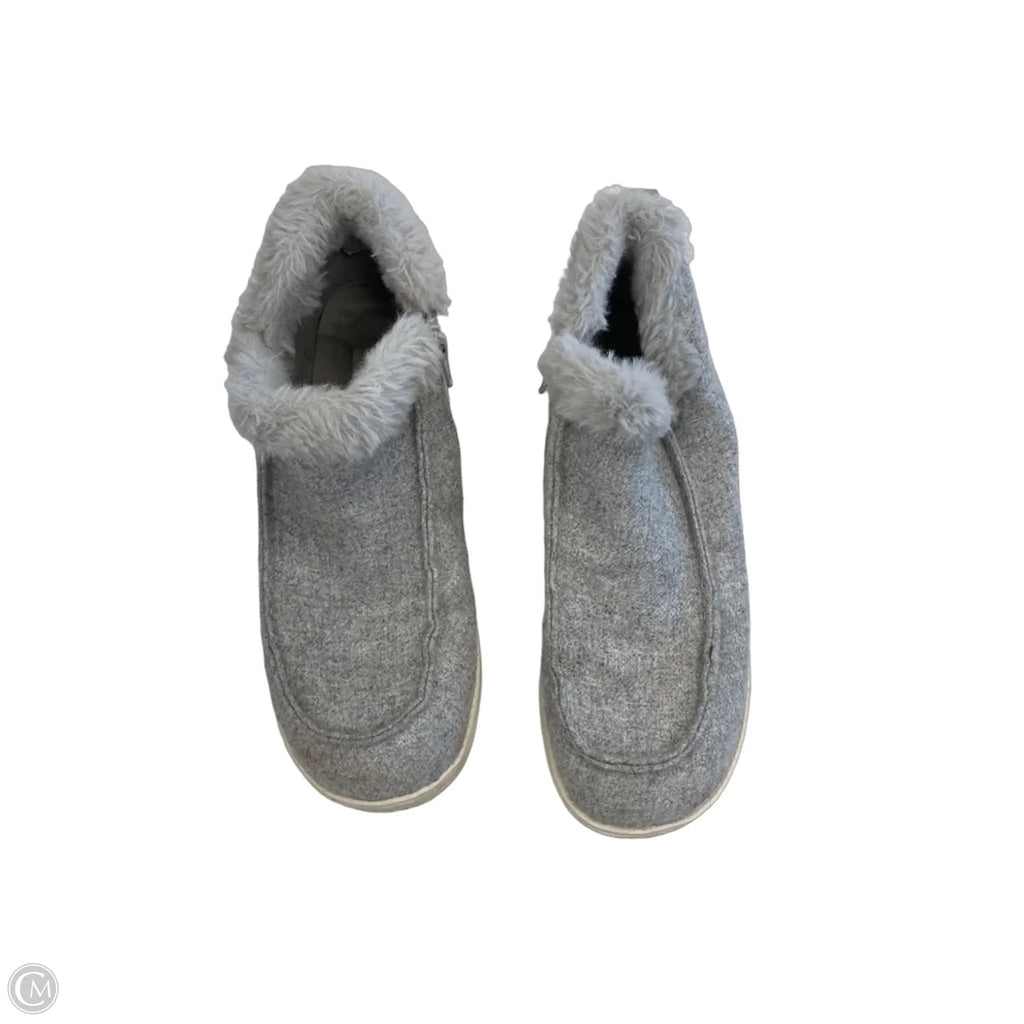 Shoes Flats By Falls Creek In Grey, Size: 9
