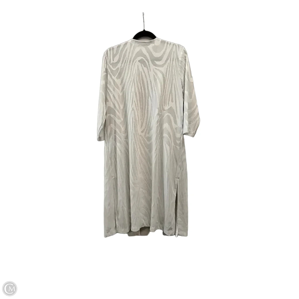Shawl By Chicos In White, Size: L