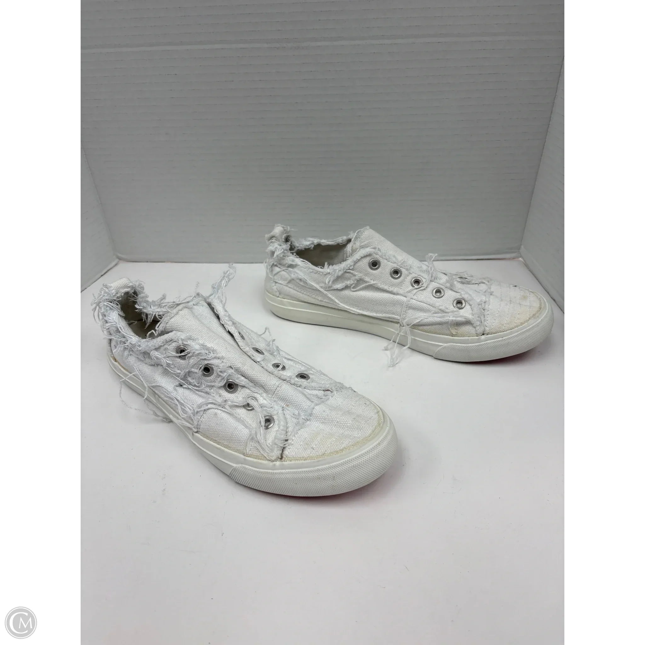 Shoes Sneakers By Corkys In White, Size: 9