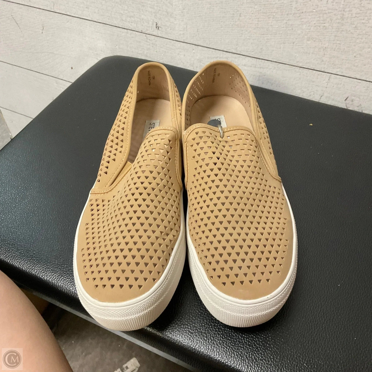 Shoes Flats By Steve Madden In Tan, Size: 10