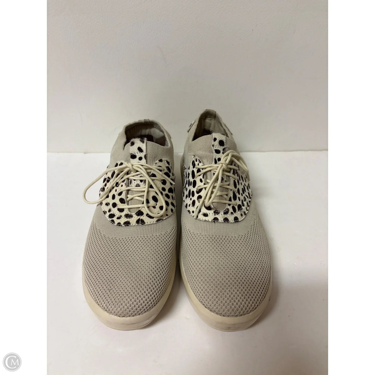 Shoes Sneakers By Clothes Mentor In Beige, Size: 9.5