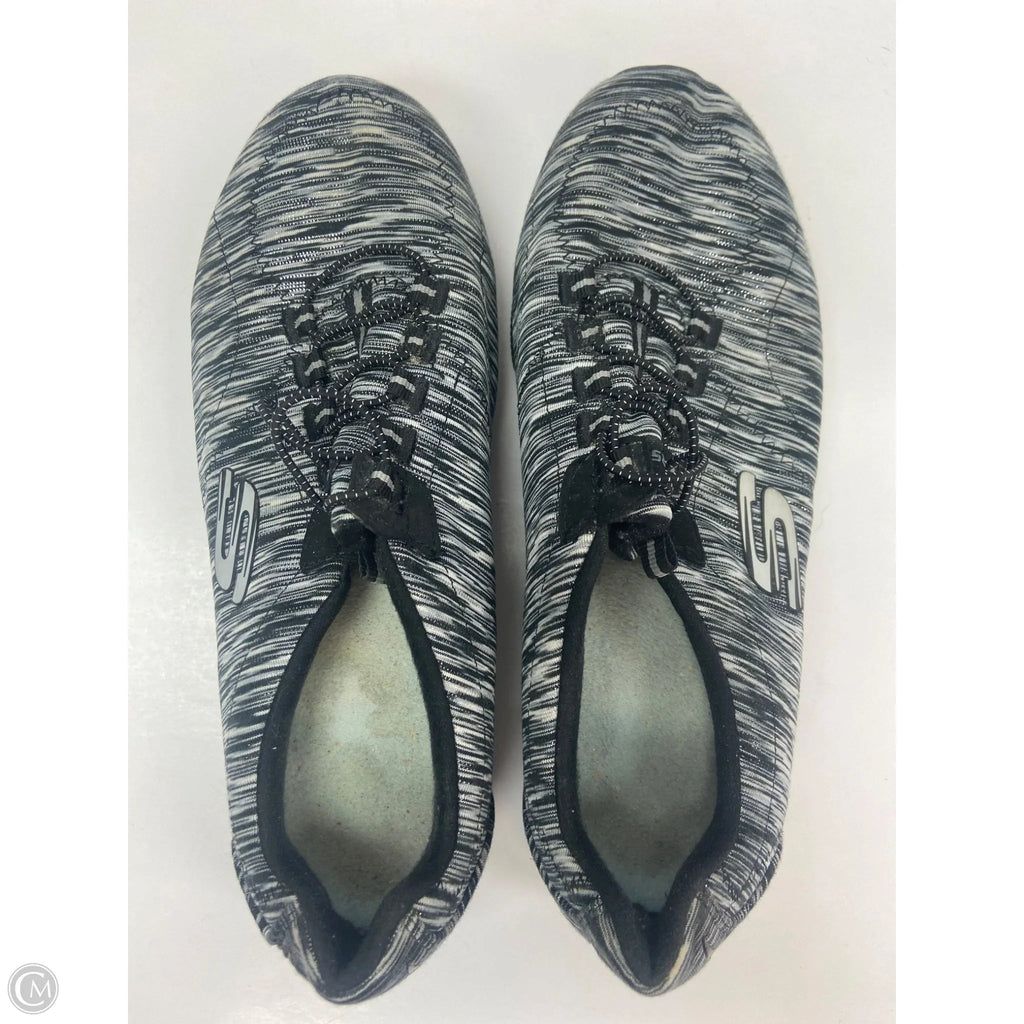 Shoes Athletic By Skechers In Black & White, Size: 8.5