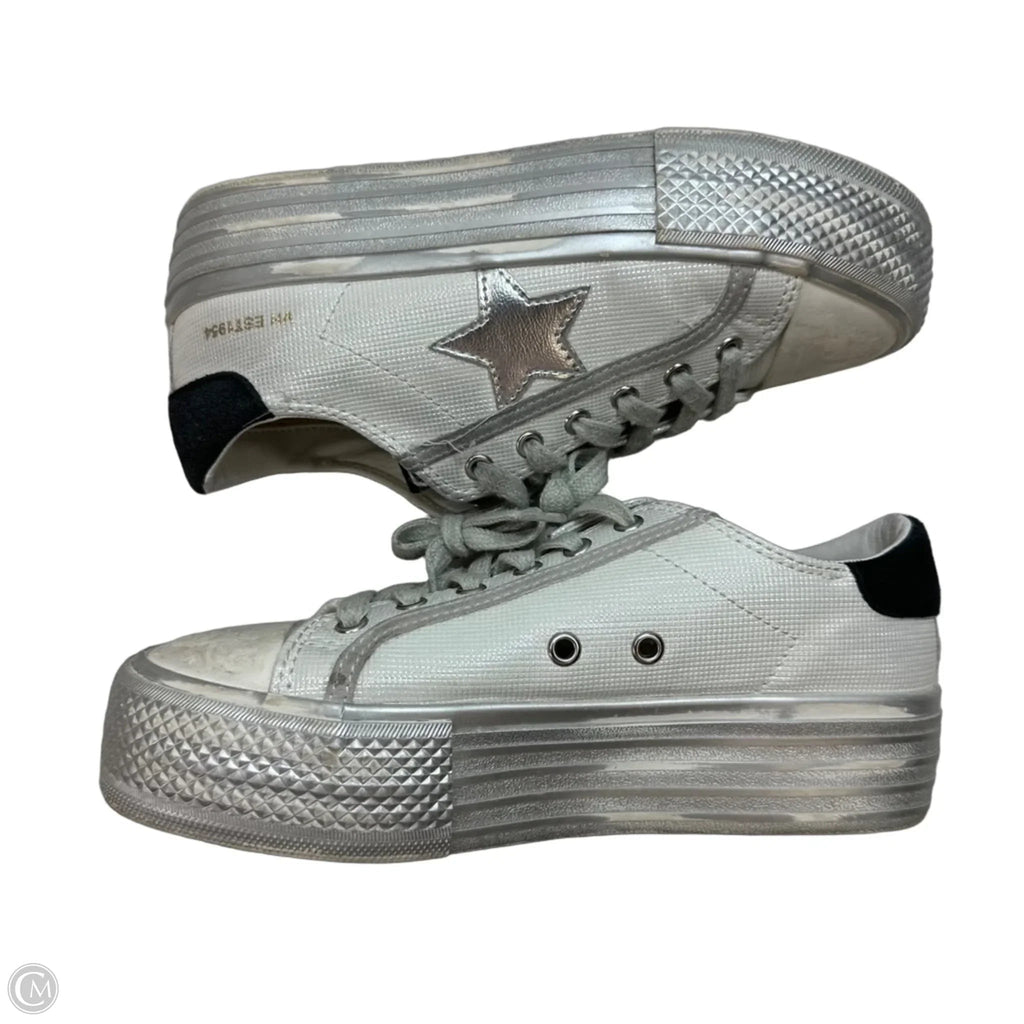 Shoes Sneakers By Vintage Havana In White, Size: 6