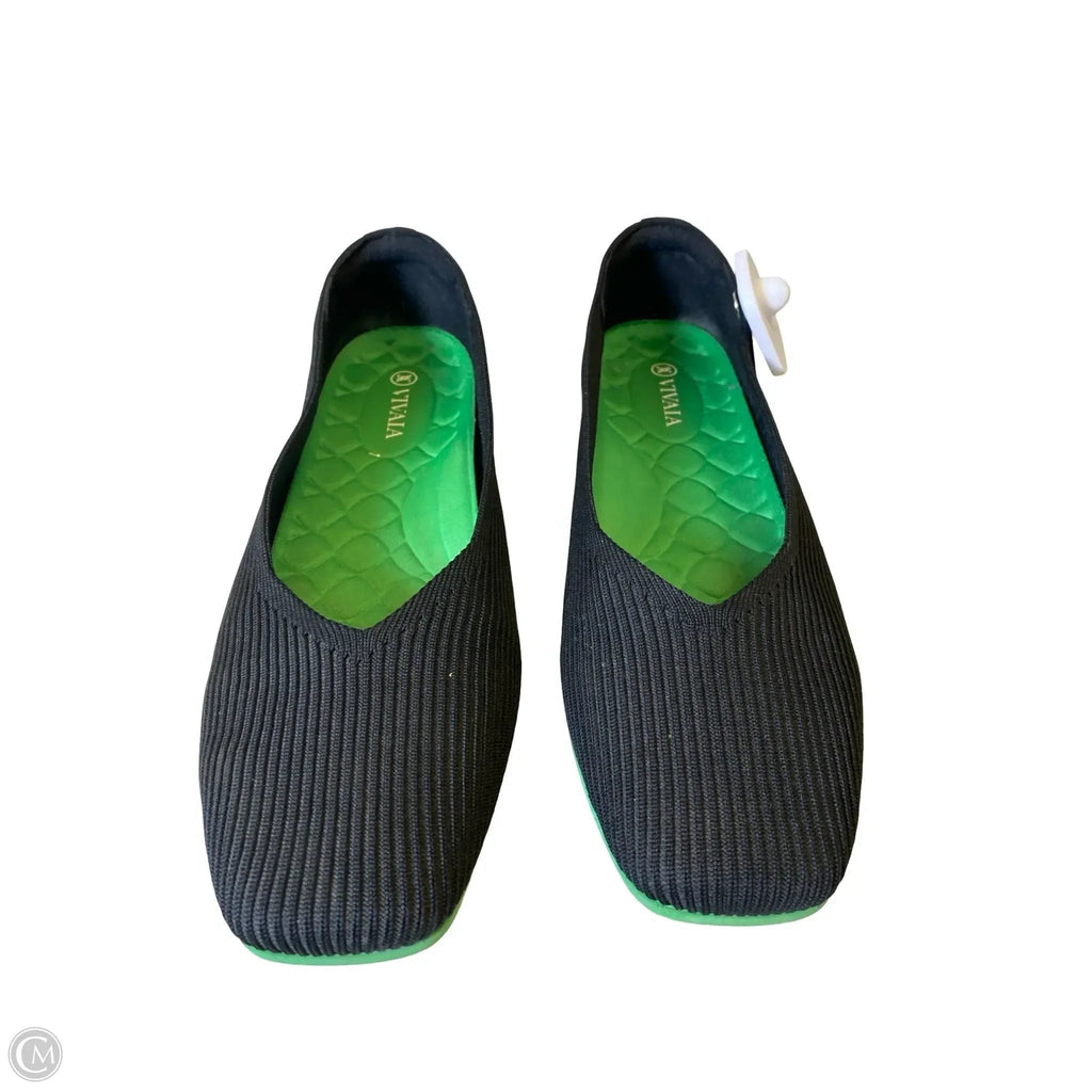 Shoes Flats By Vivaia In Black, Size: 10