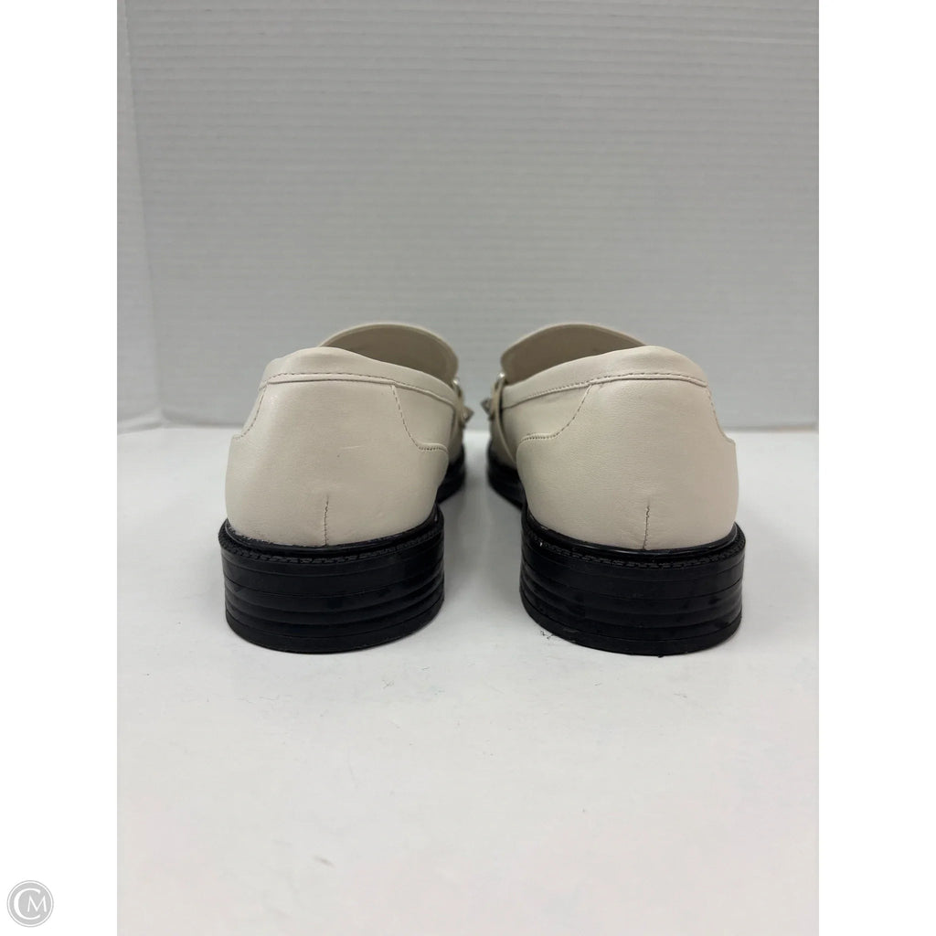 Shoes Flats By Marc Fisher In White, Size: 9