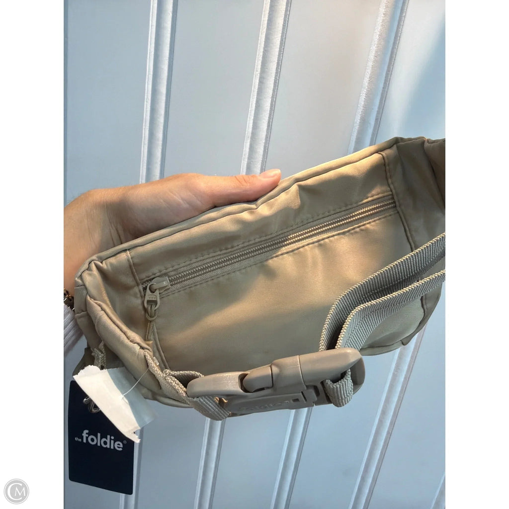 Belt Bag By Clothes Mentor, Size: Medium