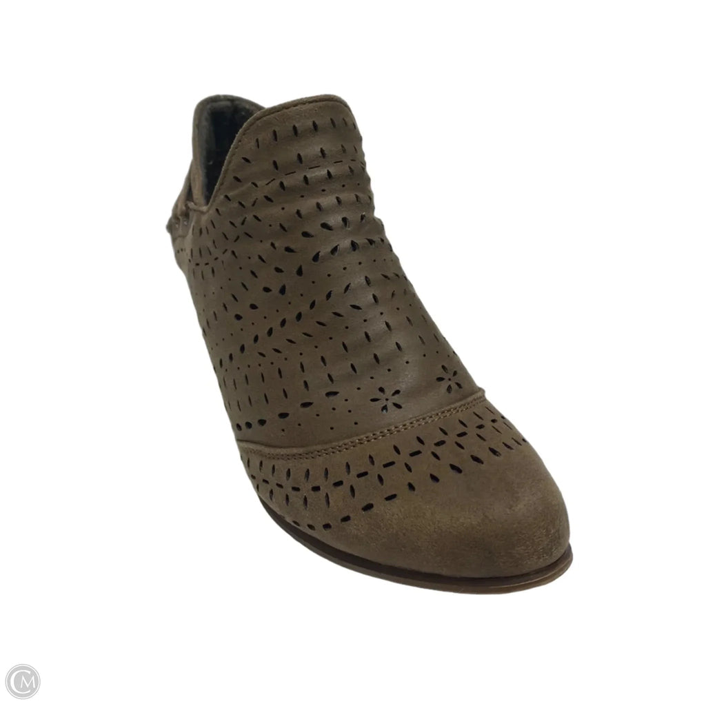 Boots Ankle Heels By Daisy Fuentes In Brown, Size: 8
