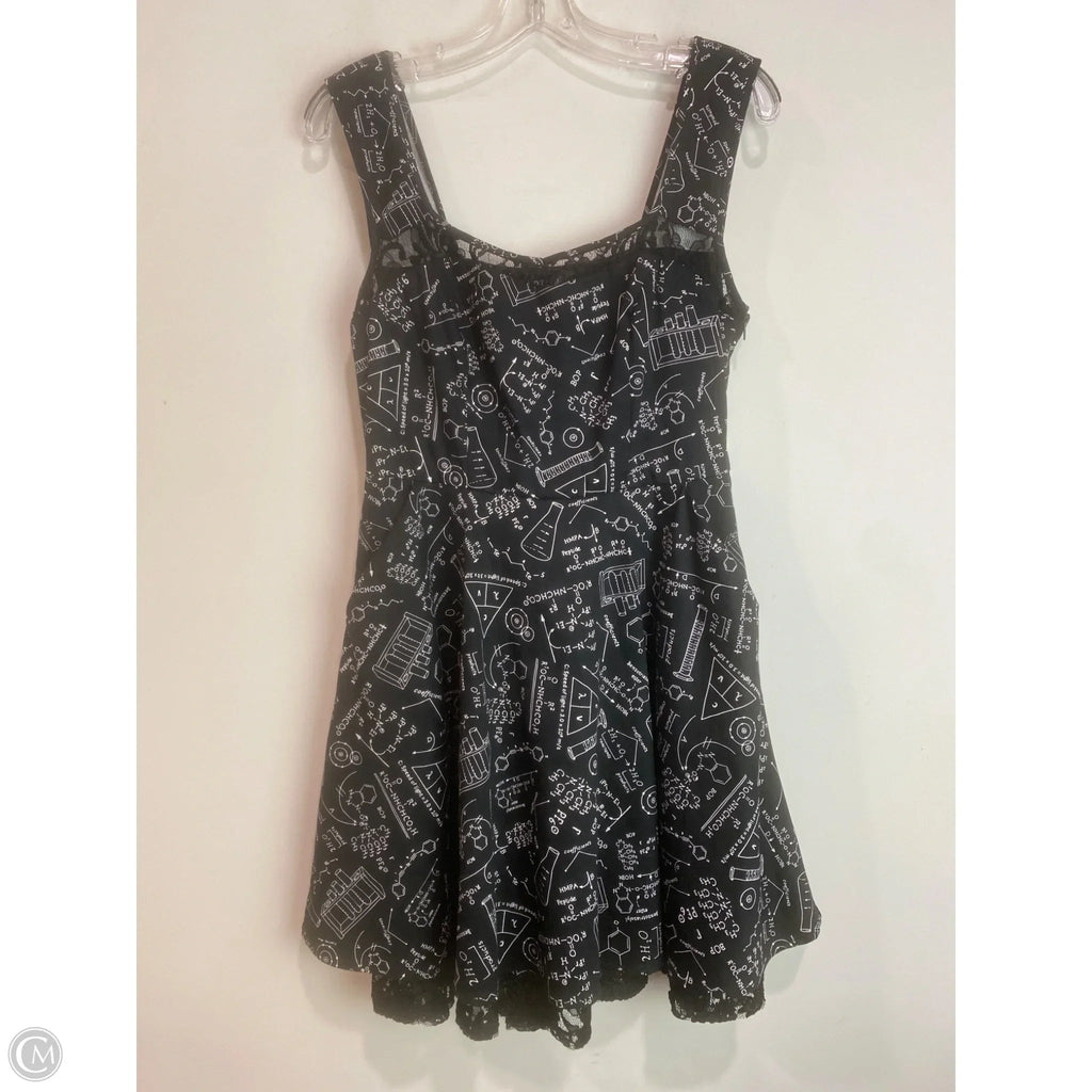 Dress Casual Short By Clothes Mentor In Black & White, Size: M