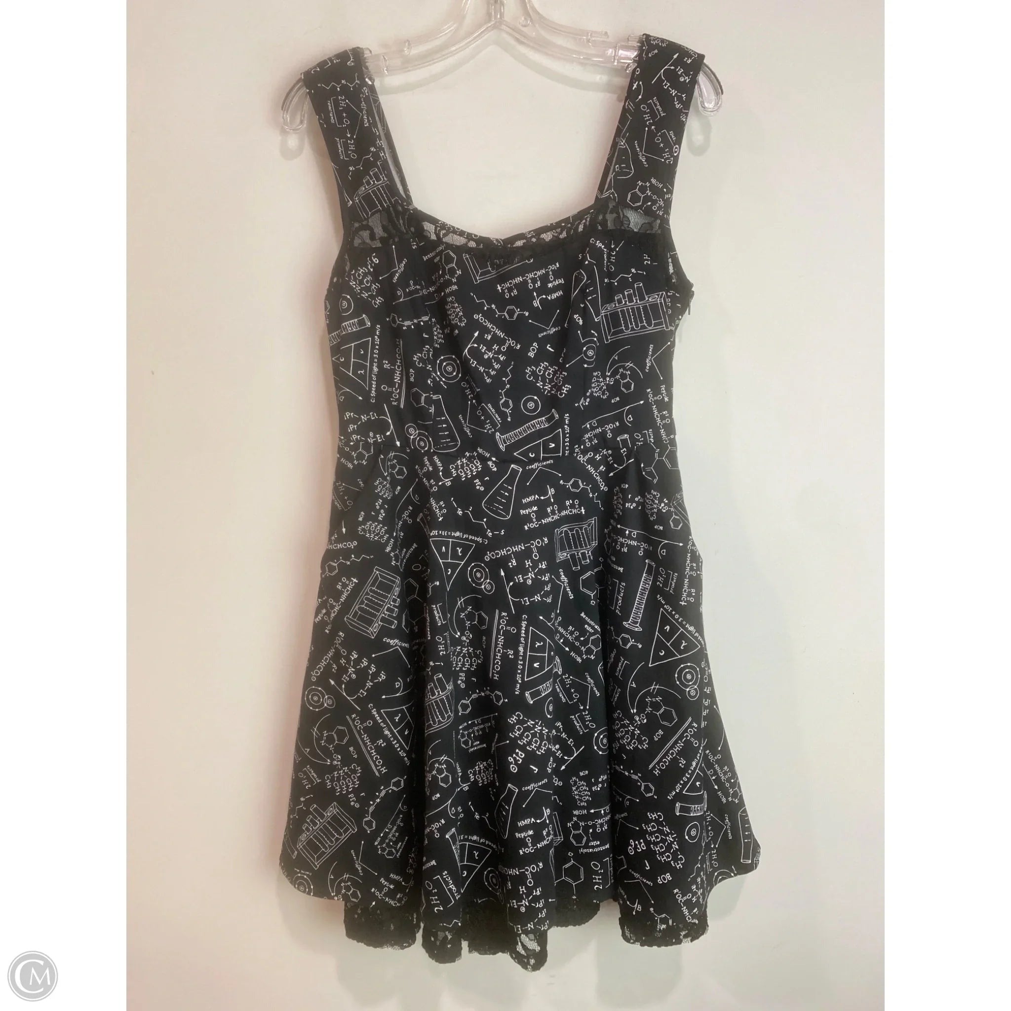 Dress Casual Short By Clothes Mentor In Black & White, Size: M