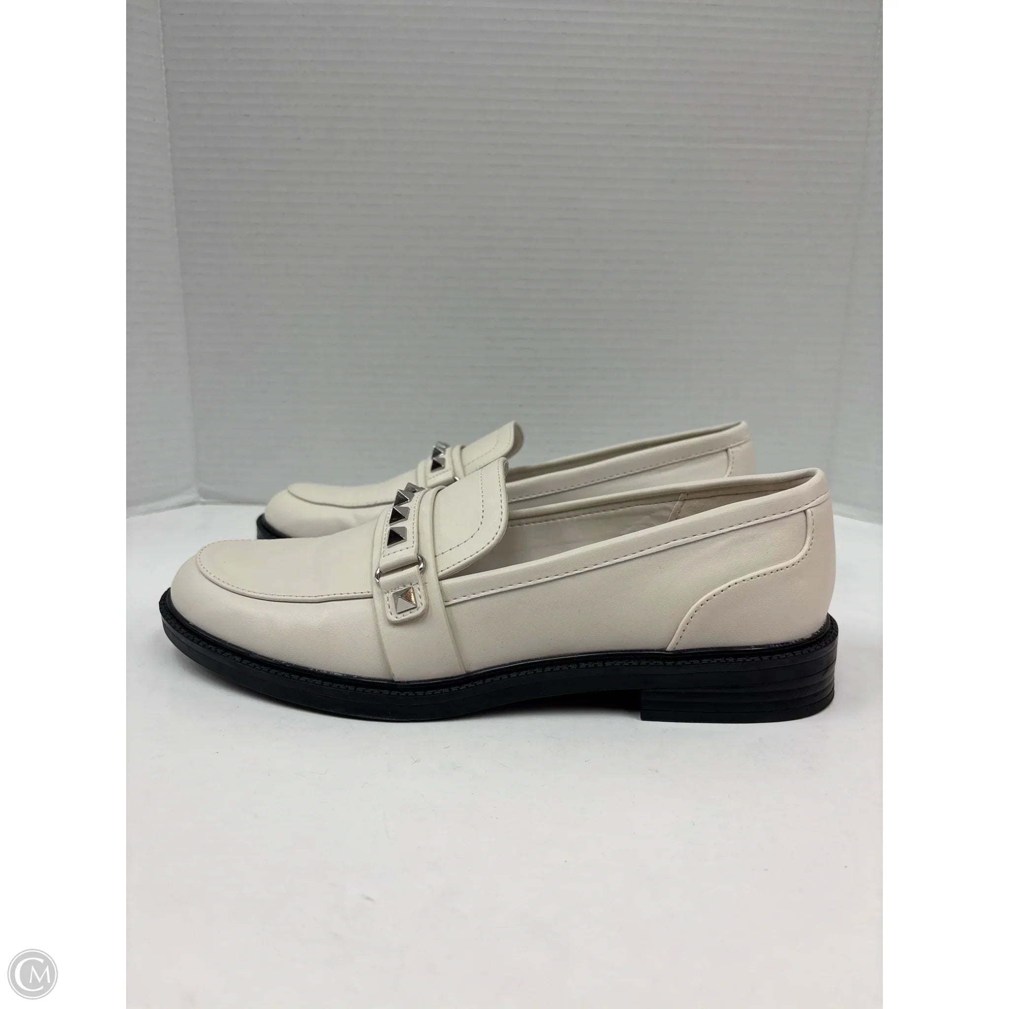 Shoes Flats By Marc Fisher In White, Size: 9