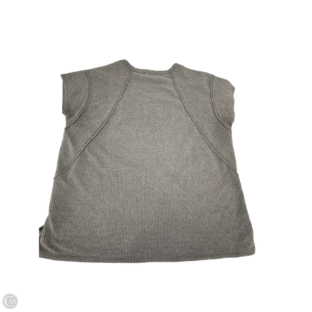 Top Short Sleeve By Andree By Unit In Grey, Size: 2x