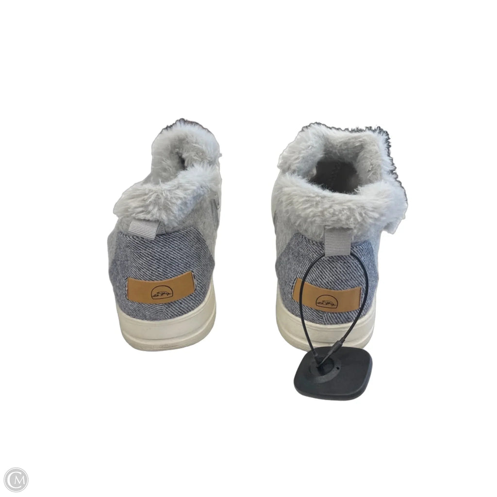 Shoes Flats By Falls Creek In Grey, Size: 9