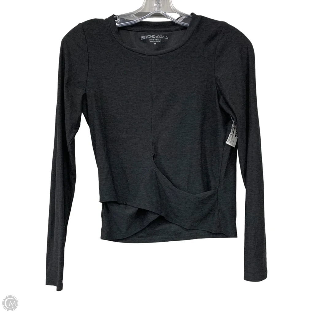 Athletic Top Long Sleeve Crewneck By Beyond Yoga In Black, Size: M