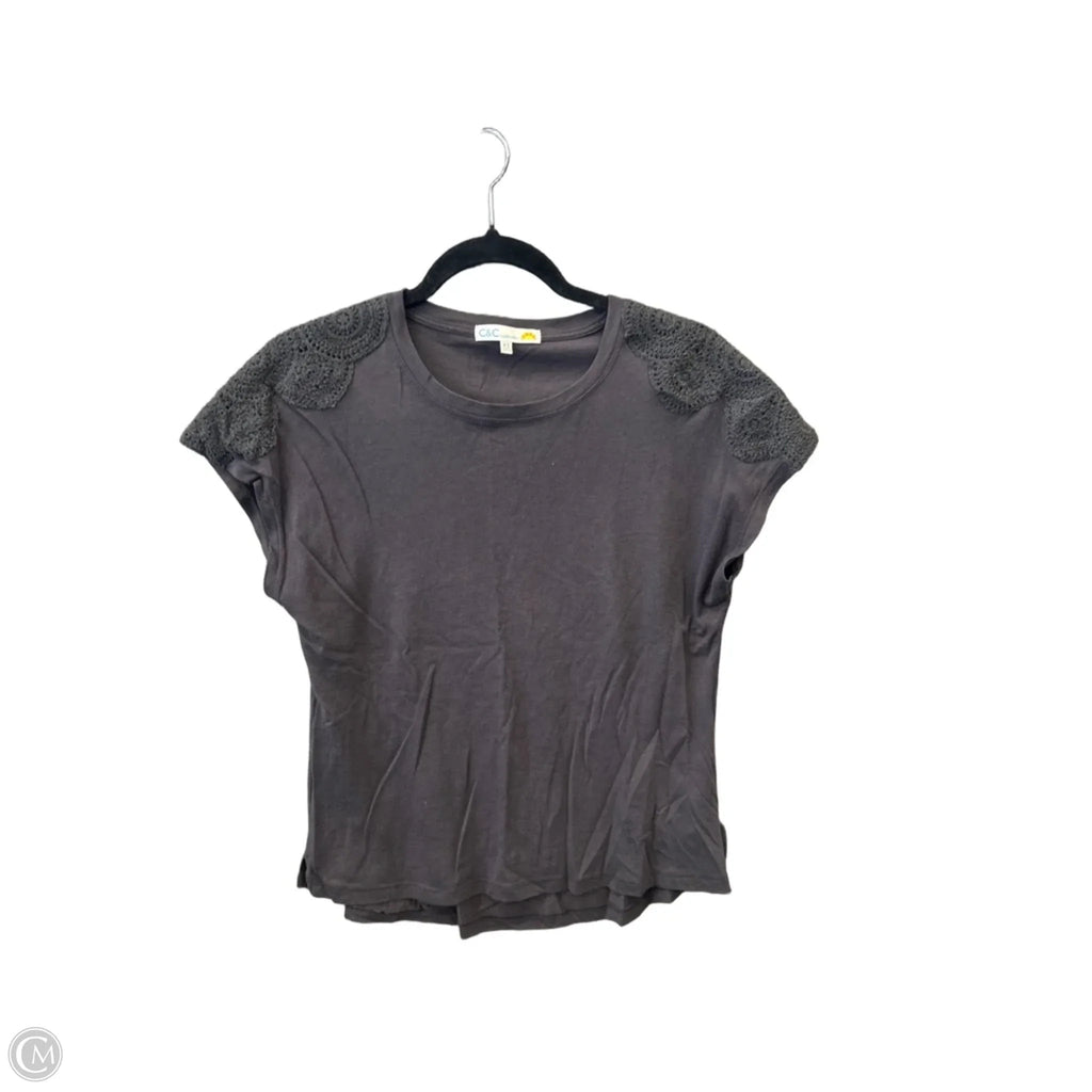 Top Short Sleeve By C And C In Grey, Size: Xs