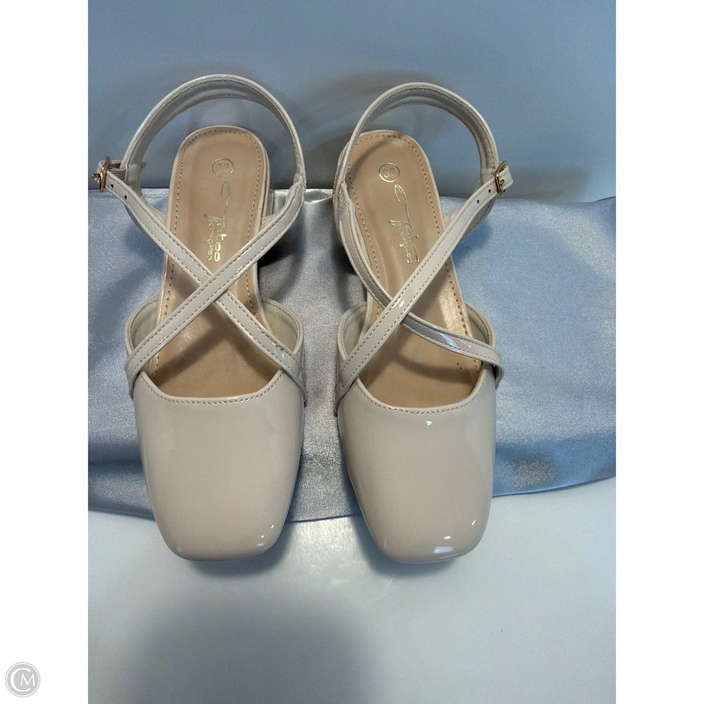 Sandals Flats By Clothes Mentor In Beige, Size: 5.5