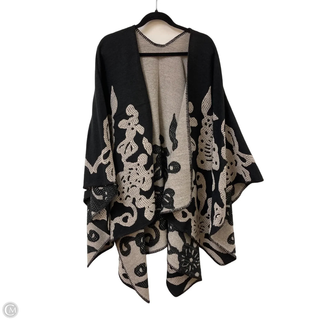 Shawl By Clothes Mentor In Black & White, Size: Osfm