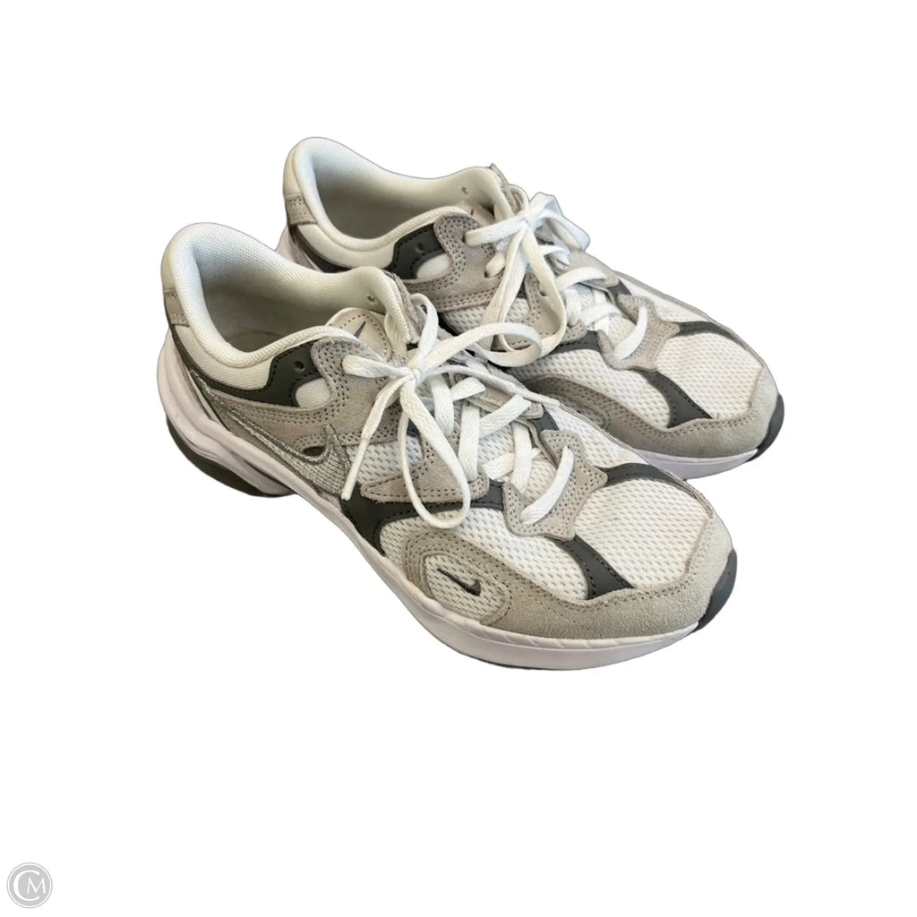 Shoes Athletic By Nike In Grey & White, Size: 6