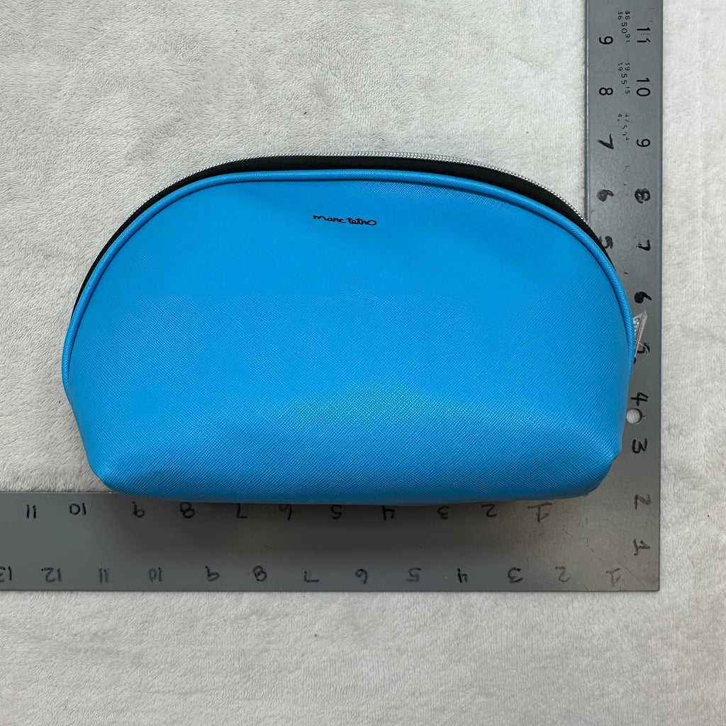 Makeup Bag By Clothes Mentor, Size: Medium