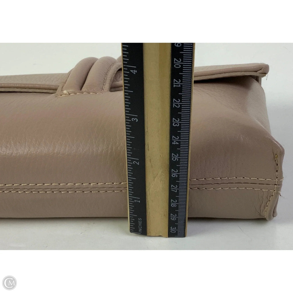Clutch By Clothes Mentor, Size: Medium