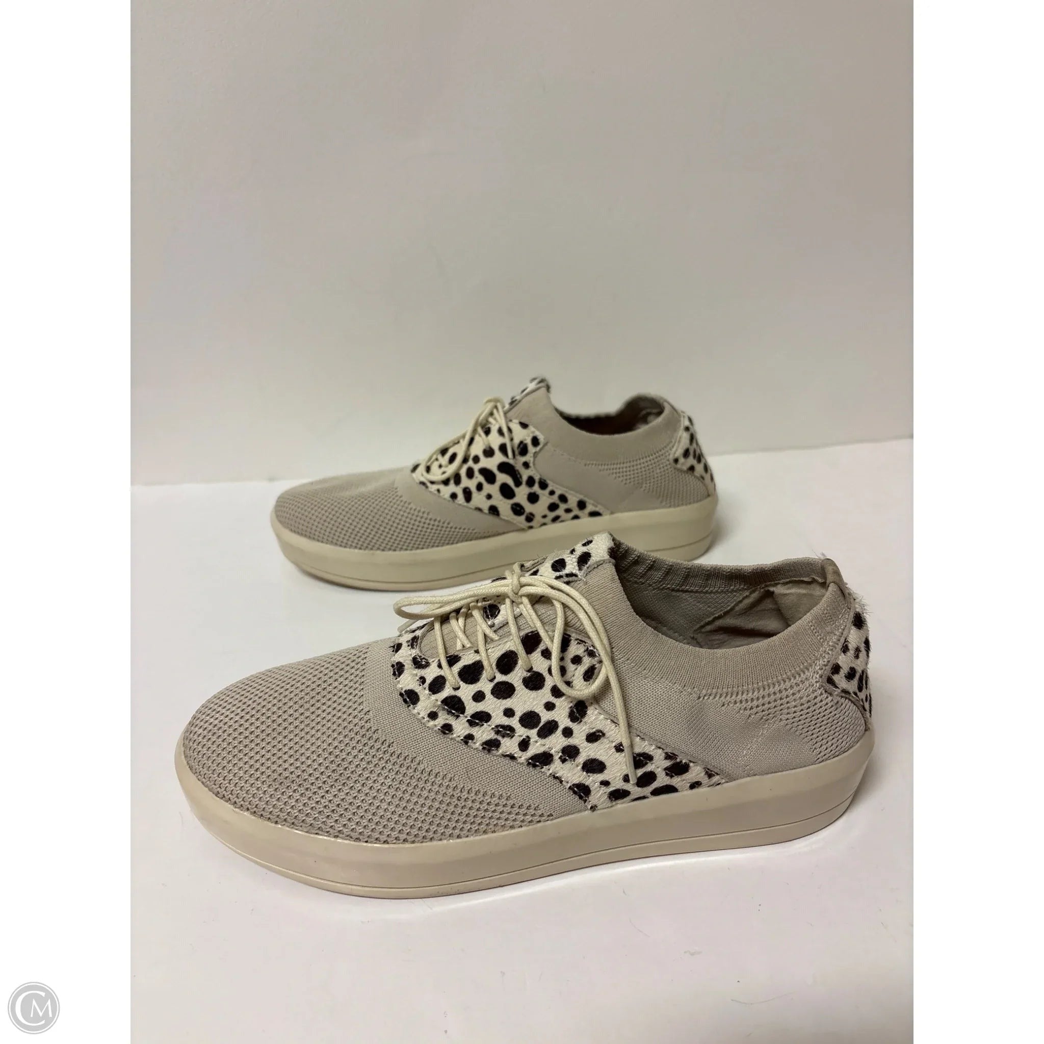 Shoes Sneakers By Clothes Mentor In Beige, Size: 9.5