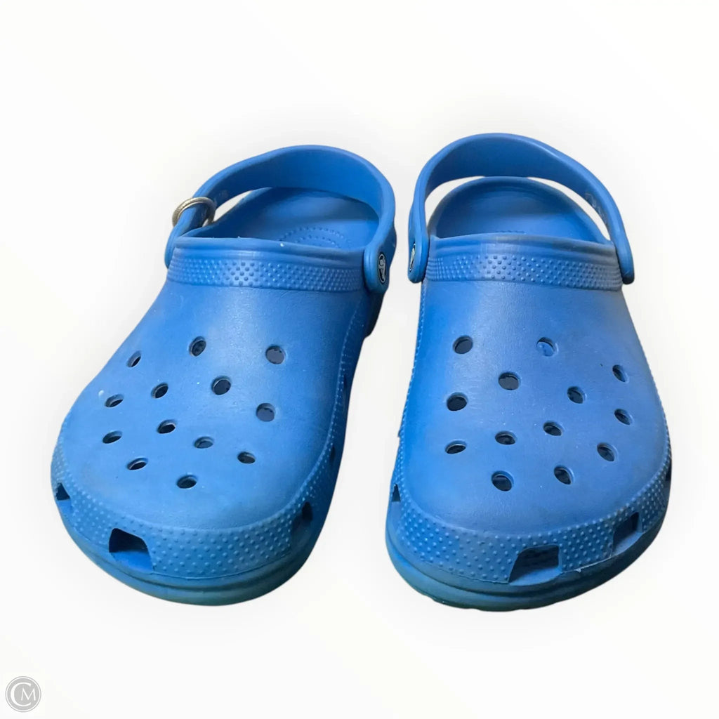 Shoes Flats By Crocs In Blue, Size: 10