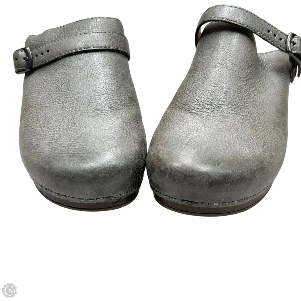 Shoes Heels Wedge By Dansko In Grey, Size: 6.5