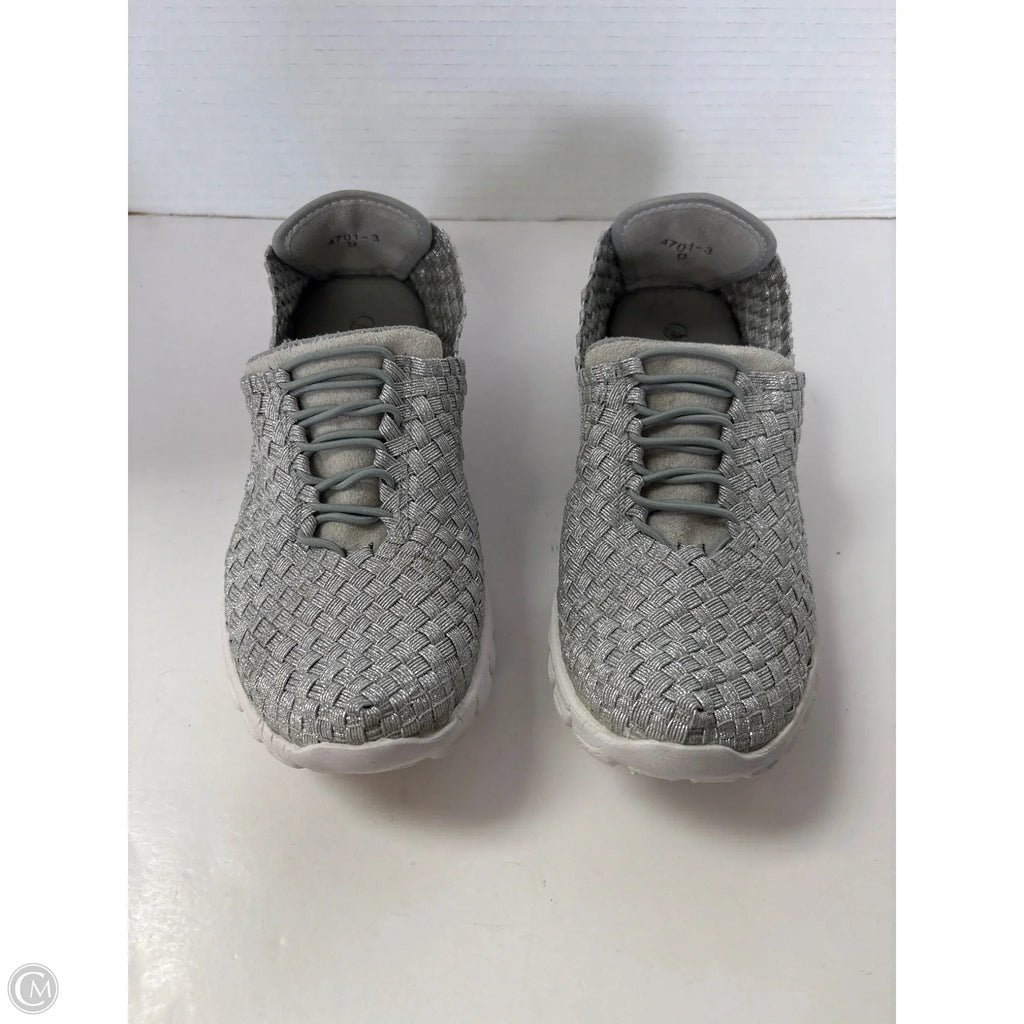 Shoes Athletic By Clothes Mentor In Grey, Size: 9