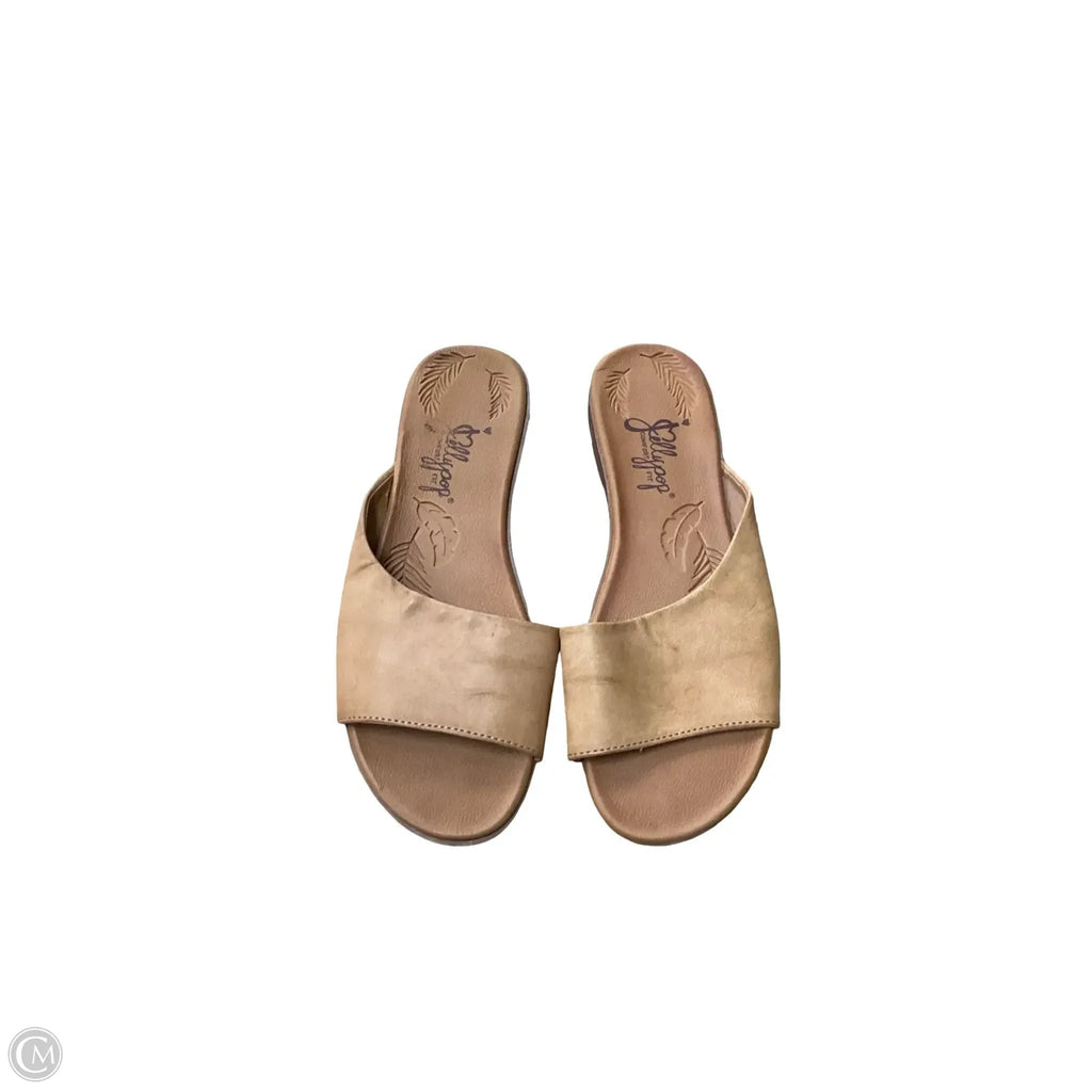 Sandals Flats By Jelly Pop In Tan, Size: 7