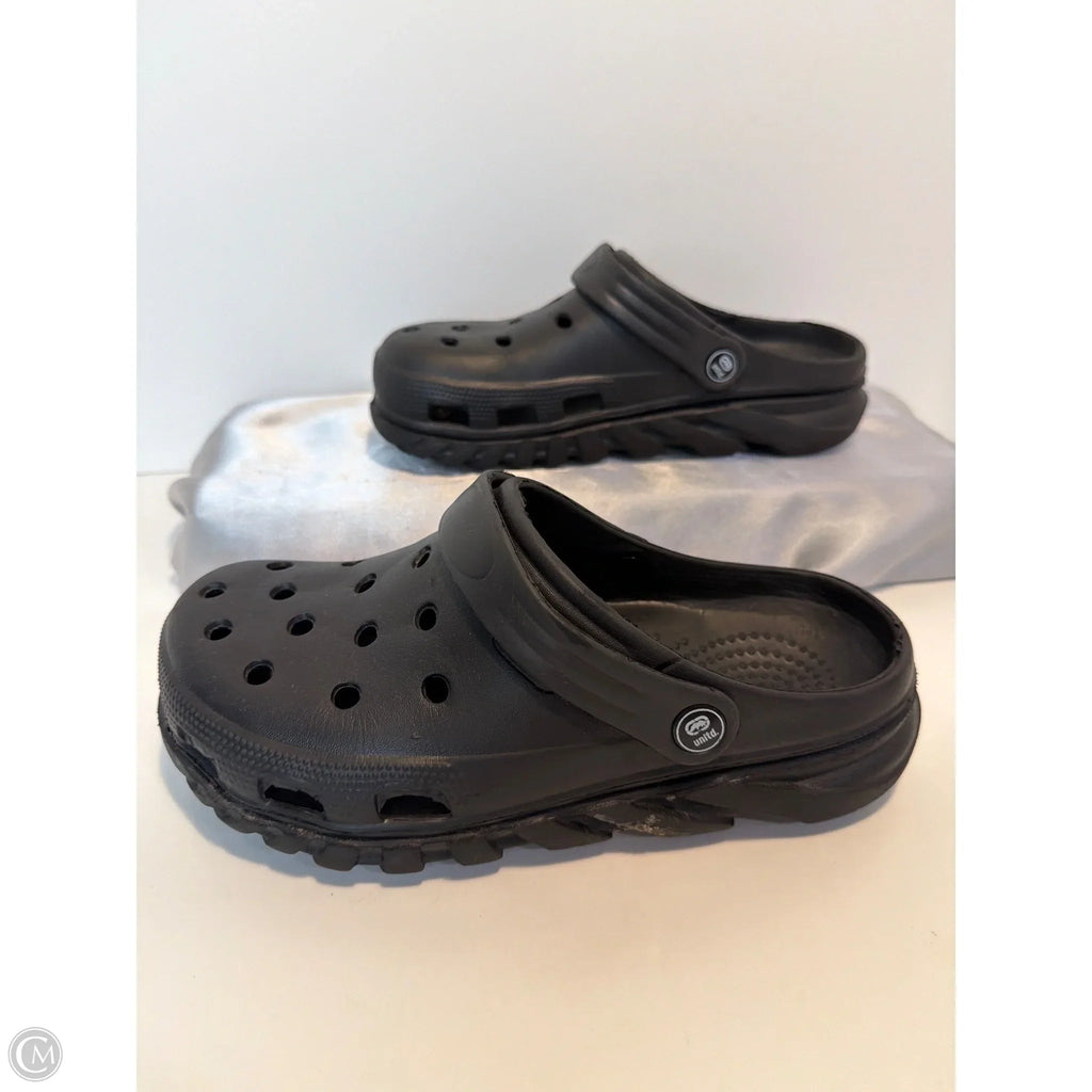 Sandals Flats By Crocs In Black, Size: 8