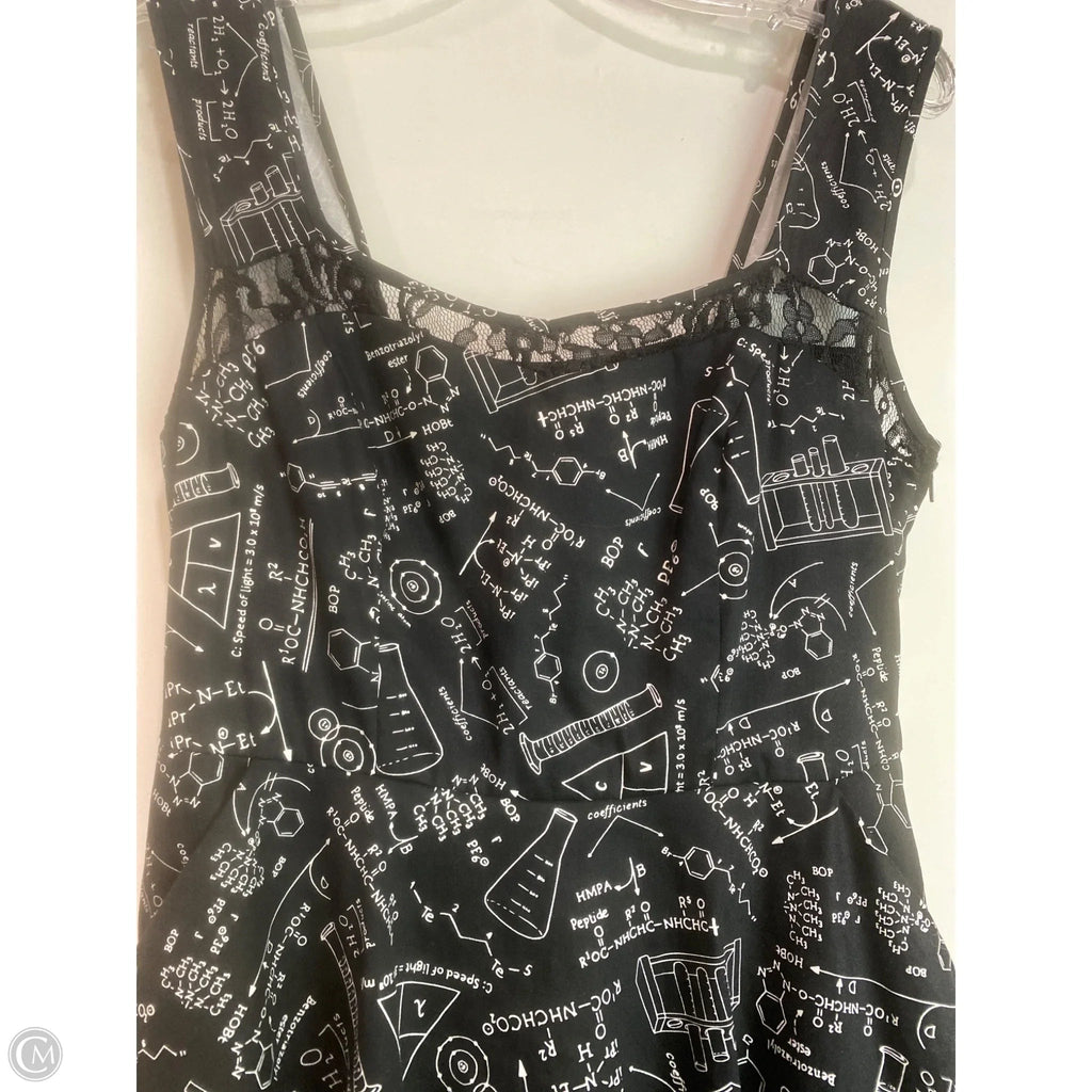 Dress Casual Short By Clothes Mentor In Black & White, Size: M