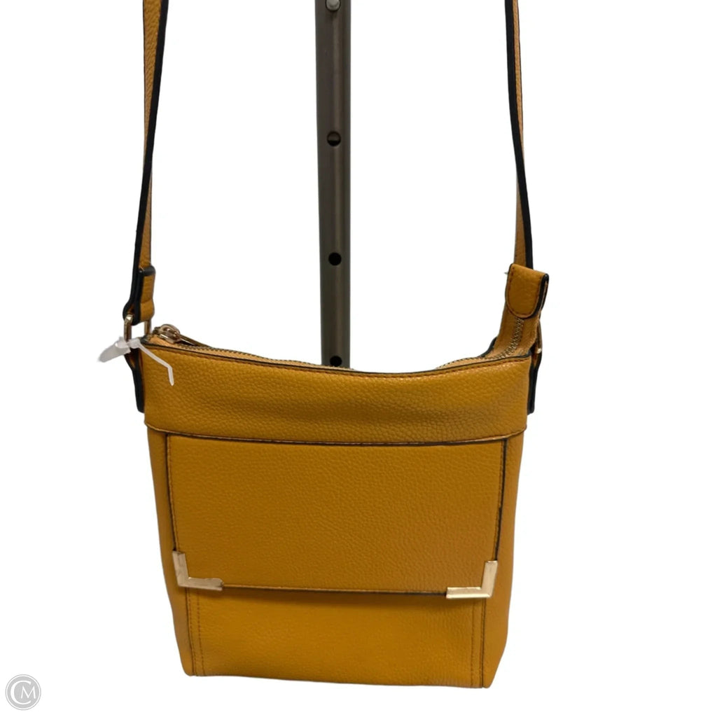 Crossbody By Clothes Mentor, Size: Medium
