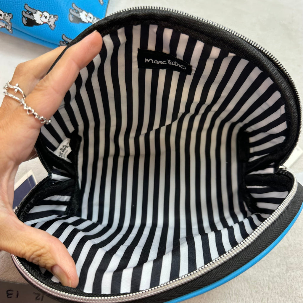 Makeup Bag By Clothes Mentor, Size: Medium