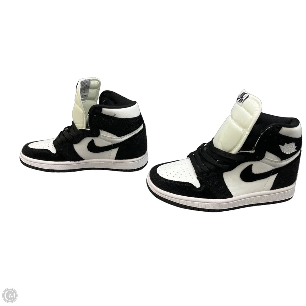 Shoes Sneakers By Nike In Black & White, Size: 5.5
