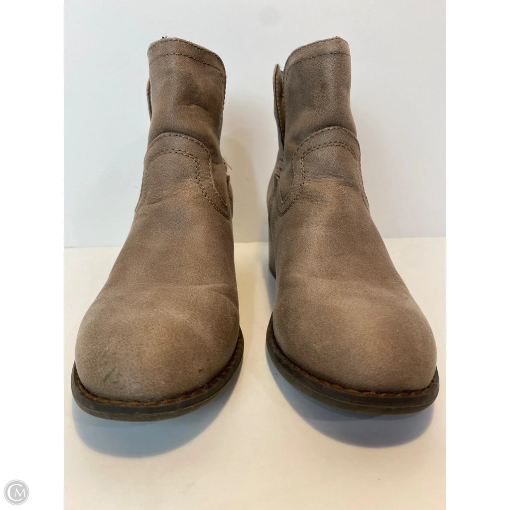 Boots Ankle Heels By True Craft In Taupe, Size: 7
