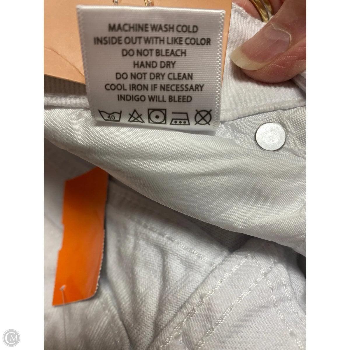 Shorts By Clothes Mentor In White Denim, Size: 8
